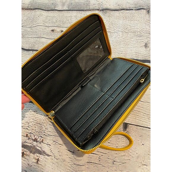 Steve Madden Wristlet/Wallet Like New Mustard Colored Zipper Close - Picture 5 of 8